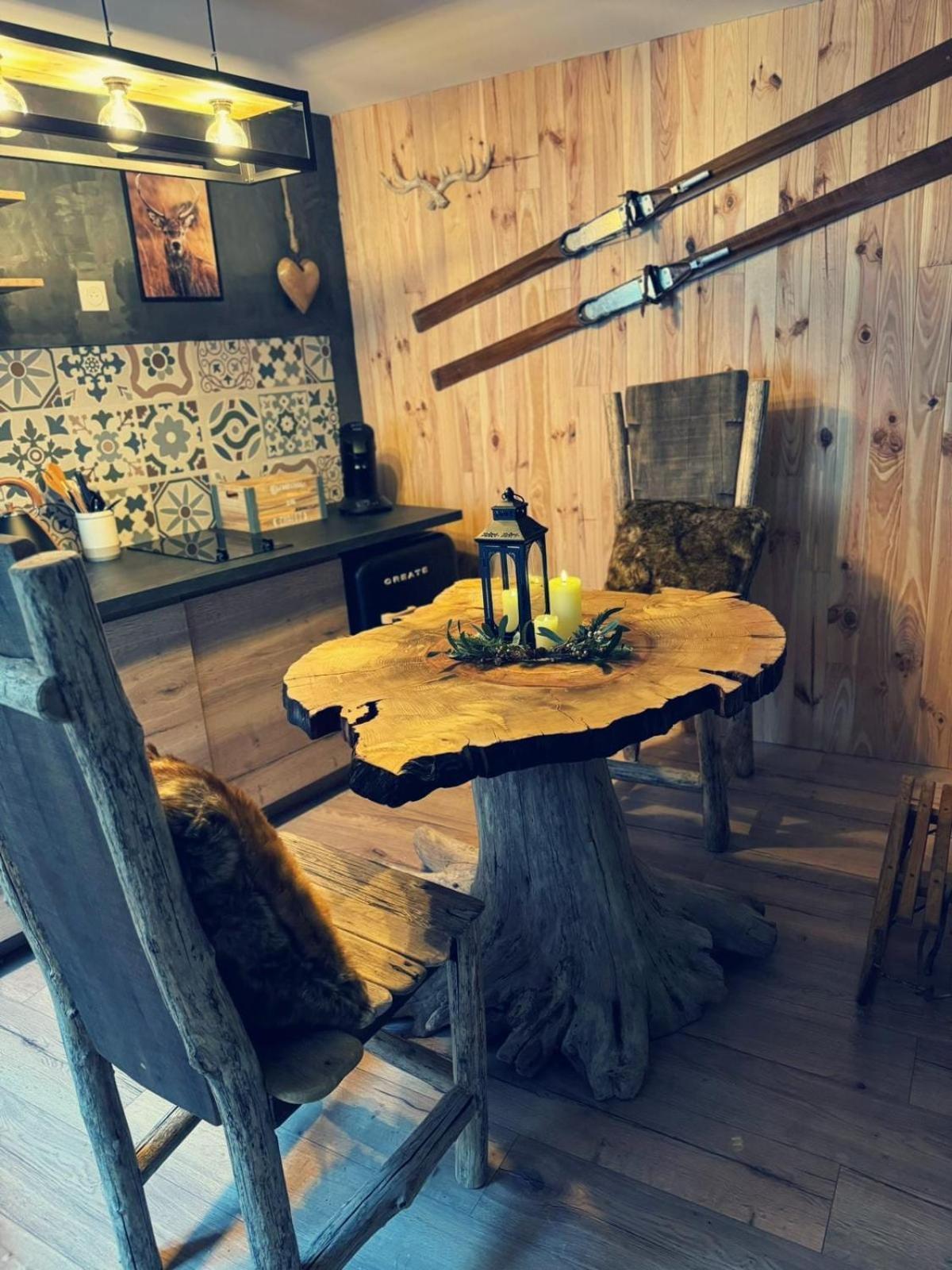 Le Chalet Romantique, Spa, Ecran Cinema, Lit King Size, Day Use, 10 Min Centre Apartment